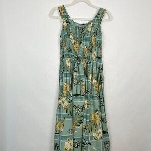 Vintage Hilo Hattie Green and Tan Tropical/Floral Print Maxi Dress. Size XS/S.